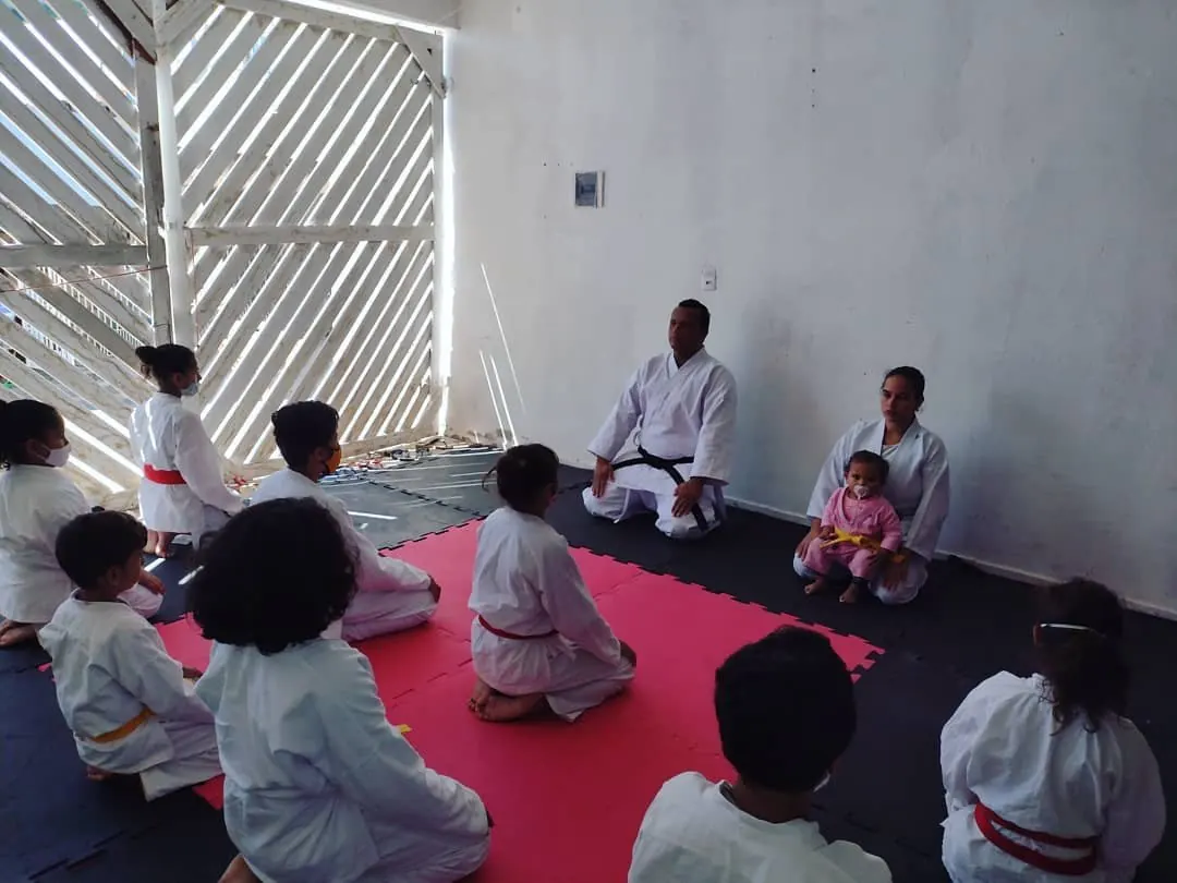 Aula de karatê para crianças